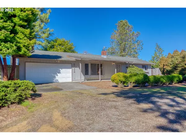 2480 15TH, North Bend, OR 97459