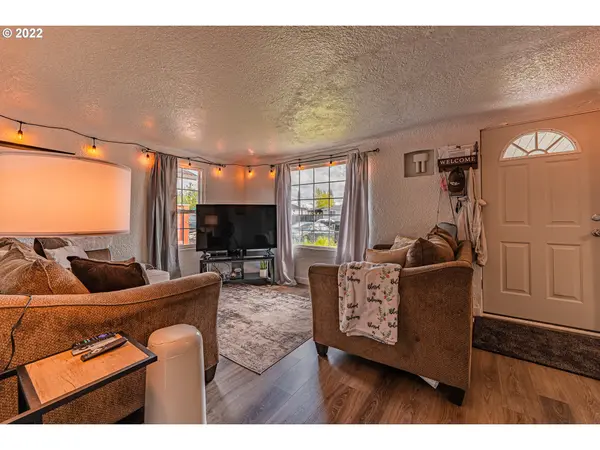 2740 D ST, Springfield, OR 97477