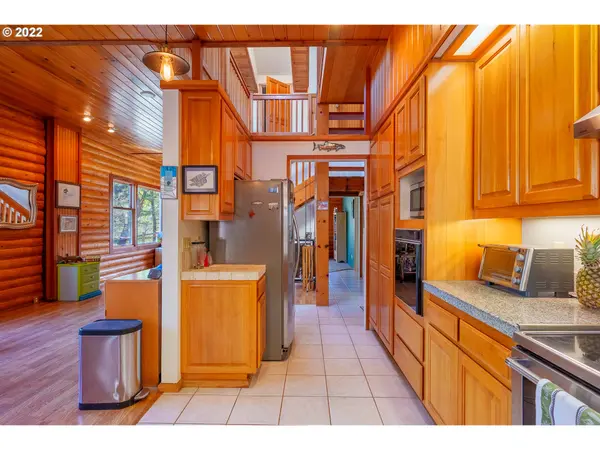 Grants Pass, OR 97527,810 SAVAGE CREEK RD