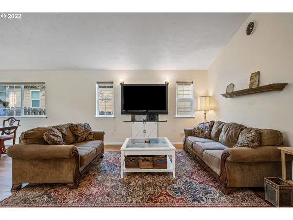 15063 SE ELM PARK DR, Clackamas, OR 97015