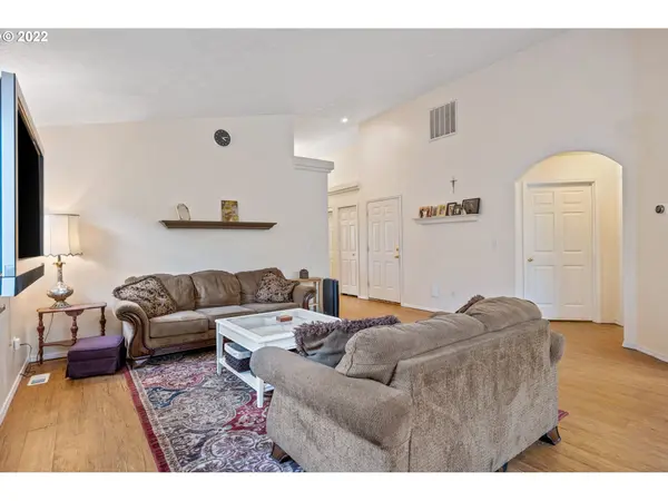 15063 SE ELM PARK DR, Clackamas, OR 97015