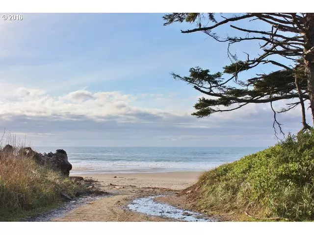 Wallace ST, Gleneden Beach, OR 97388