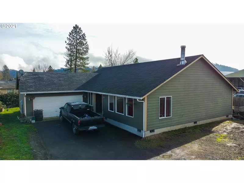 1368 SUNSET LN, Sutherlin, OR 97479