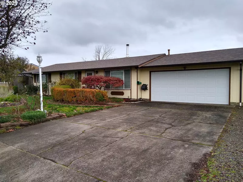 585 S 9TH ST, Harrisburg, OR 97446