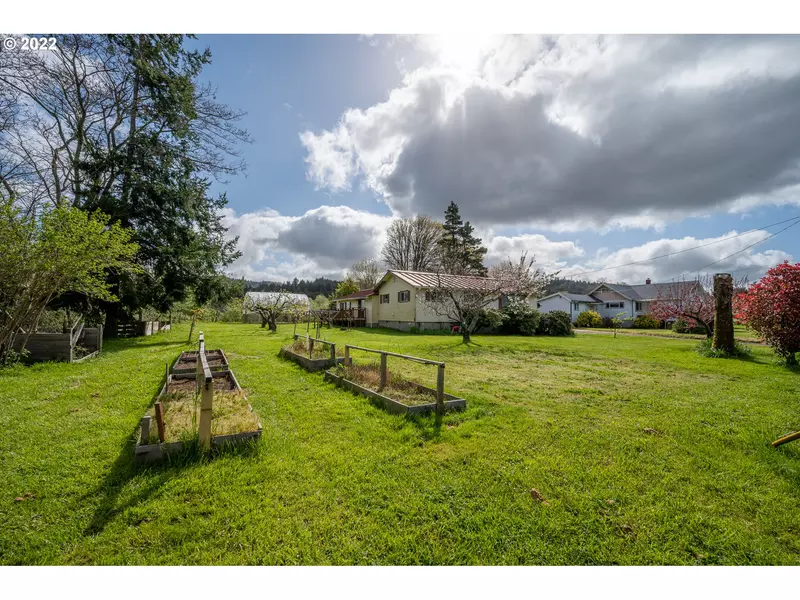 56113 FISHTRAP RD, Coquille, OR 97423