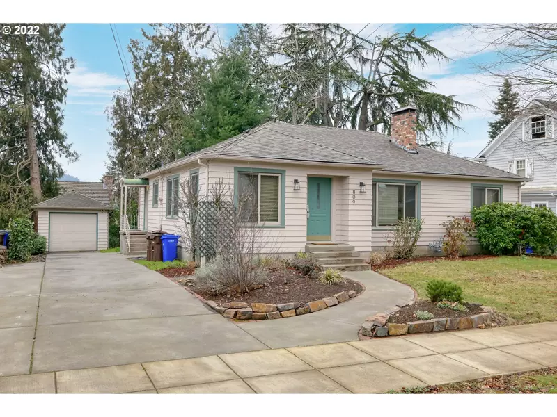 809 JEFFERSON ST, Oregon City, OR 97045