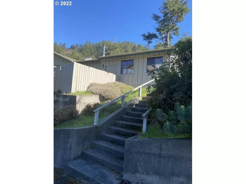 94275 MOORE ST, Gold Beach, OR 97444