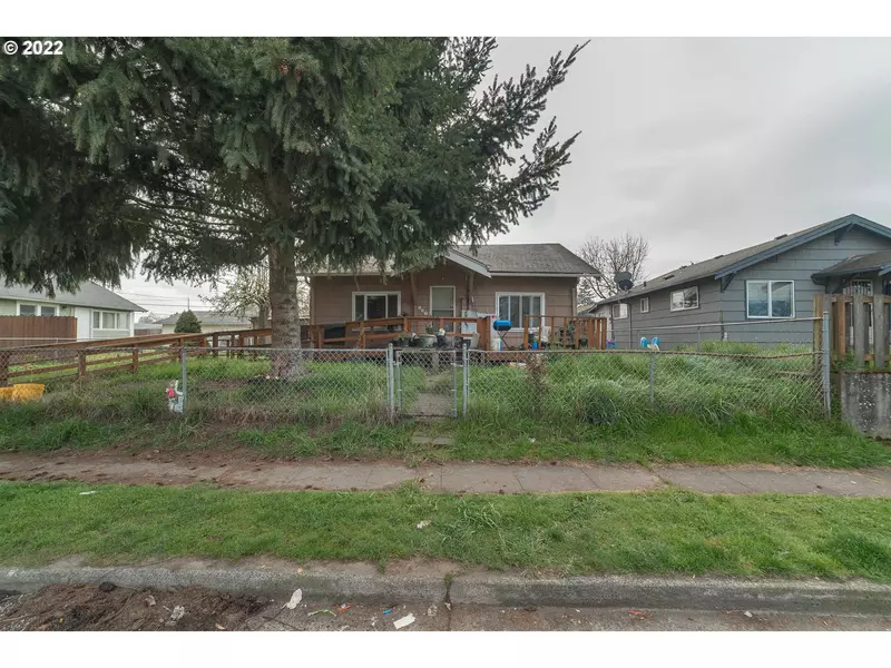 320 16TH AVE, Longview, WA 98632