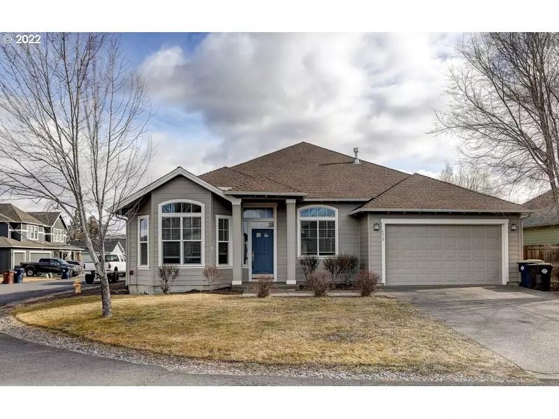 552 NE APACHE CIR, Redmond, OR 97756