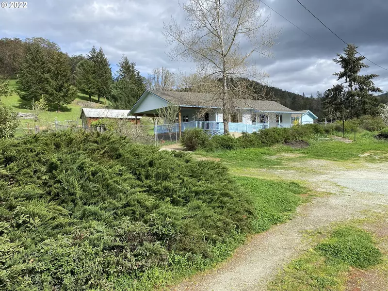 3637 CANYONVILLE-RIDDLE RD, Riddle, OR 97469