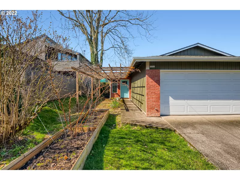 5237 NE 26TH AVE, Portland, OR 97211