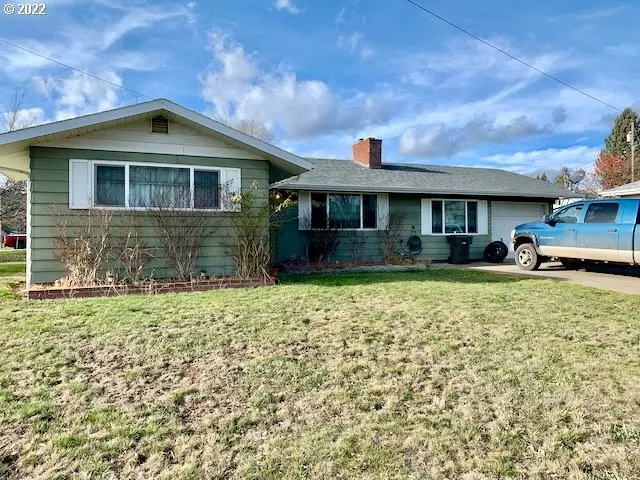 320 N 13TH AVE, Elgin, OR 97827