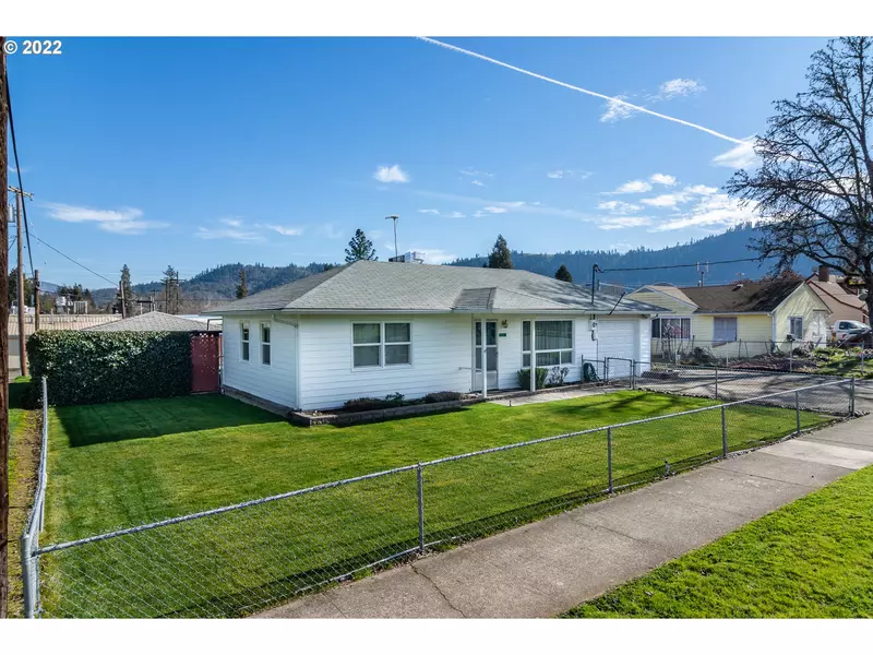 200 FORD ST, Winston, OR 97496