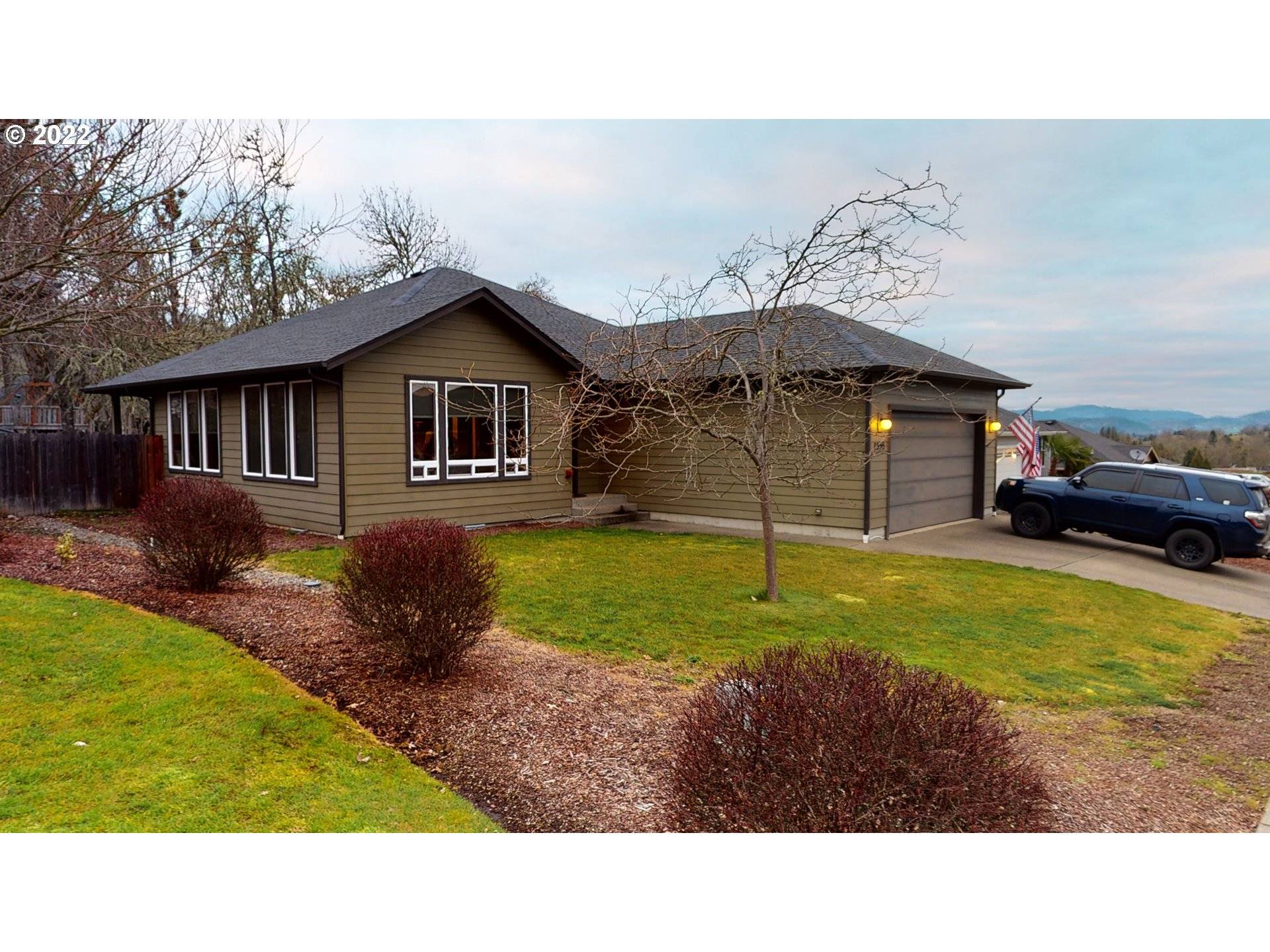 1555 W BASIL ST, Roseburg, OR 97471