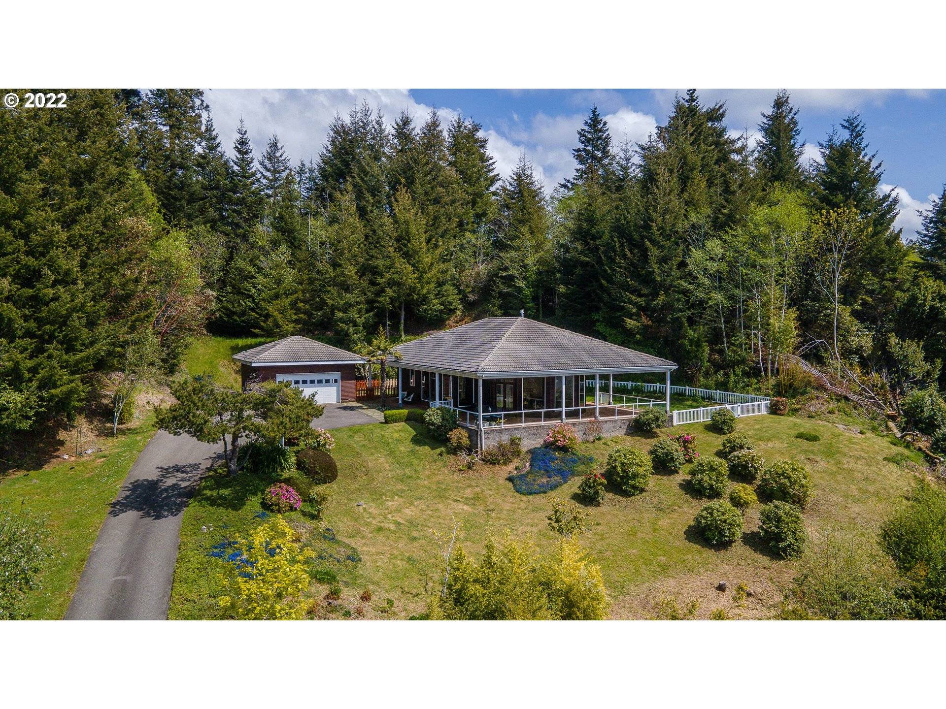 North Bend, OR 97459,93883 MAKAI LN