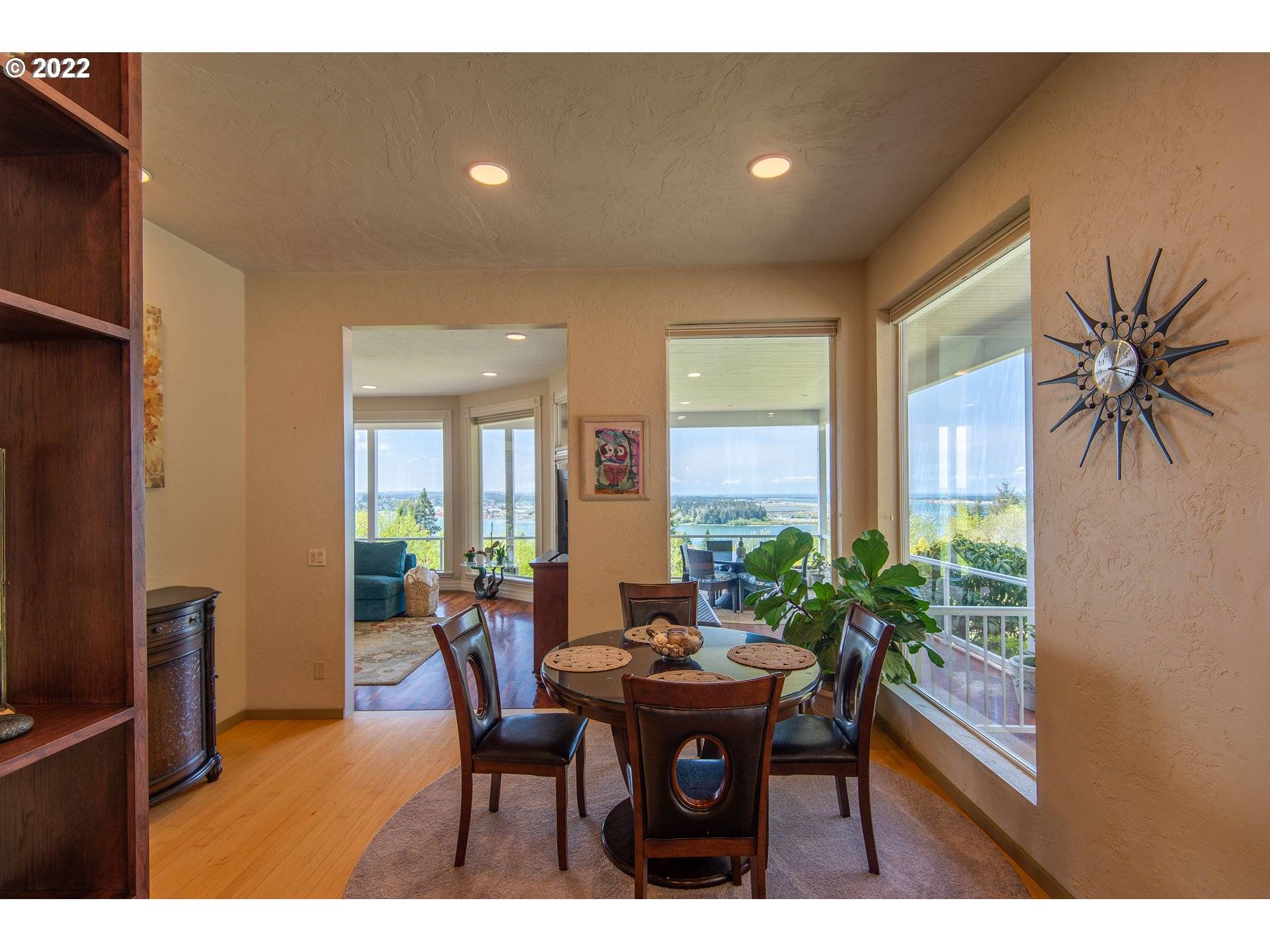 North Bend, OR 97459,93883 MAKAI LN