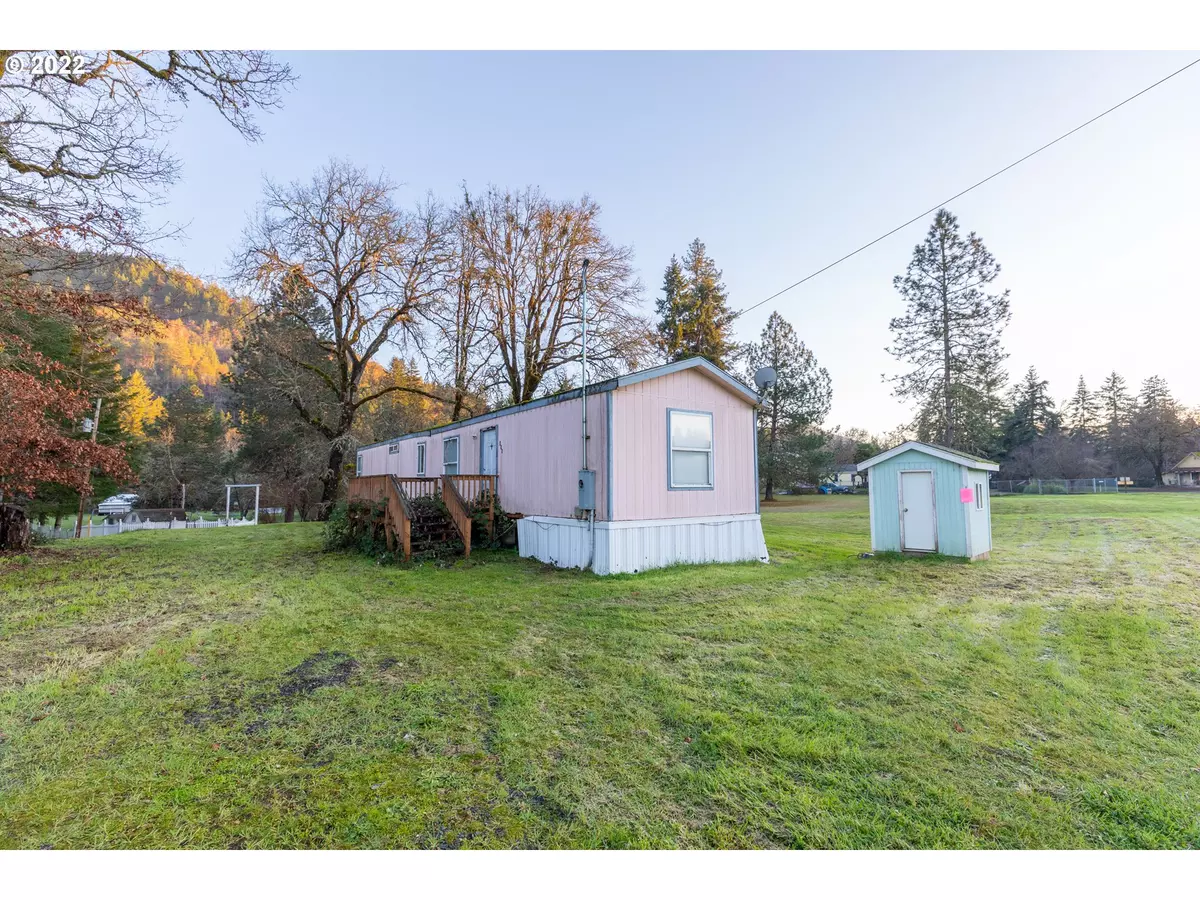 Tenmile, OR 97481,111 GUMDROP LN