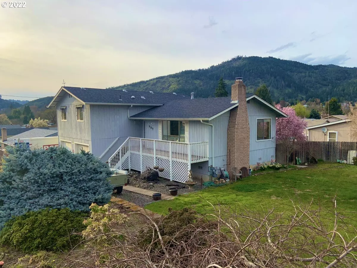 Myrtle Creek, OR 97457,989 NE JENNY LN