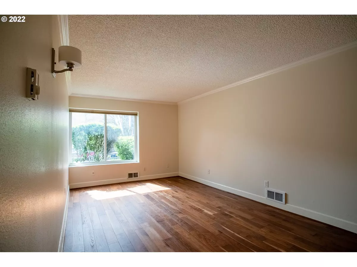 Portland, OR 97232,1727 NE MULTNOMAH ST #2