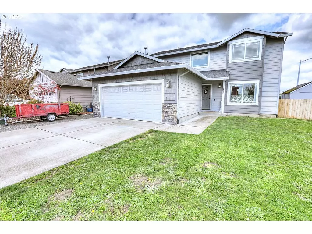 Gervais, OR 97026,609 E ELM DR