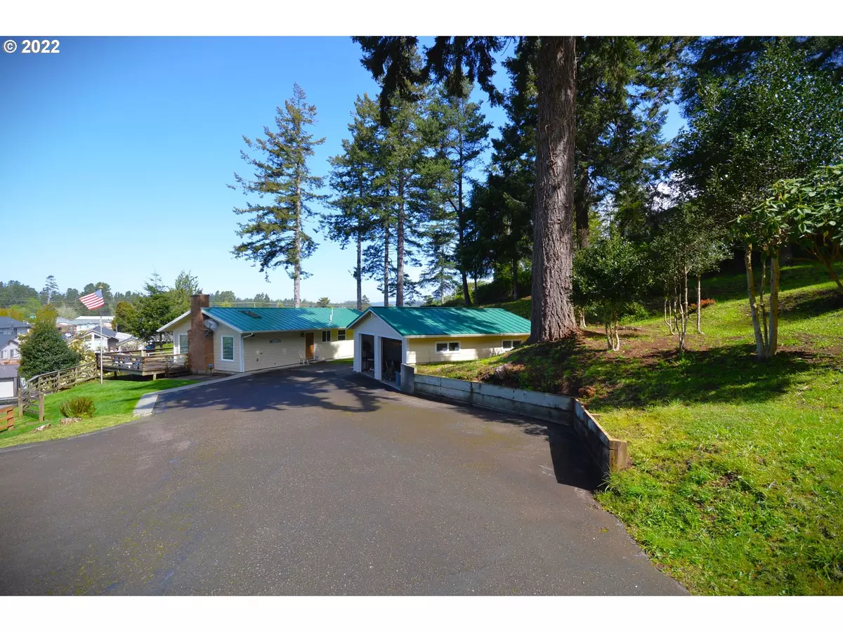 Lakeside, OR 97449,300 HILLTOP DR