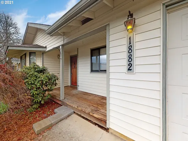 1882 CARVER PL, Cottage Grove, OR 97424