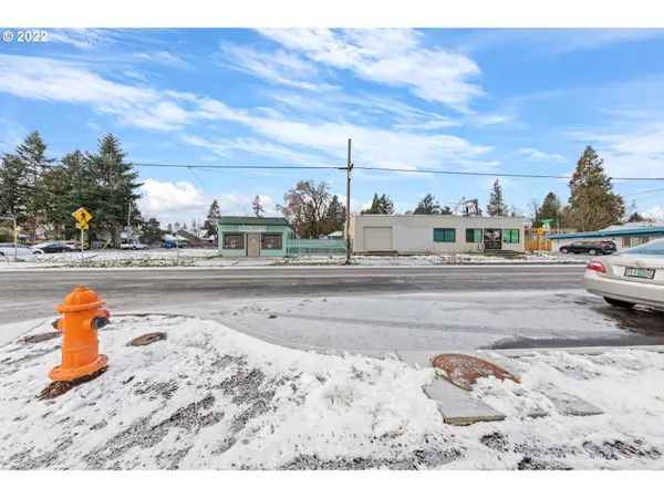 8001 8015 SE 72ND AVE, Portland, OR 97206