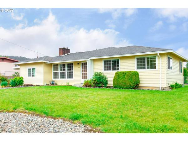 736 W LUELLEN DR, Roseburg, OR 97471