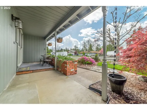 1580 LONG ISLAND DR, Eugene, OR 97401