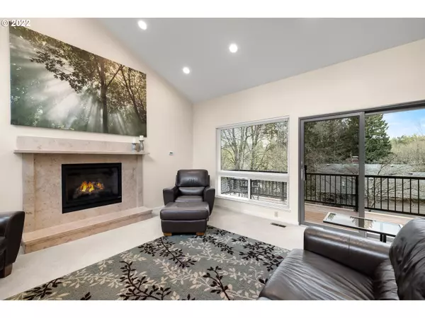 Lake Oswego, OR 97034,920 CAPILANO CT