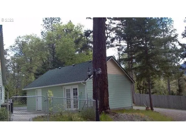 Grants Pass, OR 97526,235 BOYER RD