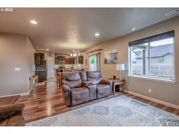 Veneta, OR 97487,25094 SUN RIDGE WAY