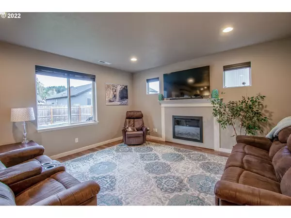 Veneta, OR 97487,25094 SUN RIDGE WAY