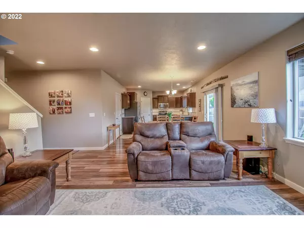 Veneta, OR 97487,25094 SUN RIDGE WAY