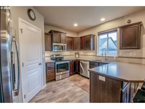 Veneta, OR 97487,25094 SUN RIDGE WAY