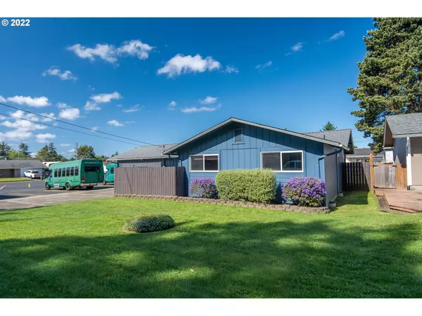 2370 OAK, North Bend, OR 97459