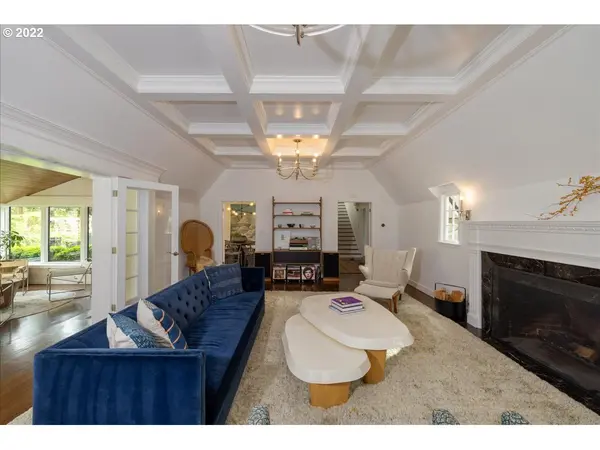 1475 CHANDLER RD, Lake Oswego, OR 97034