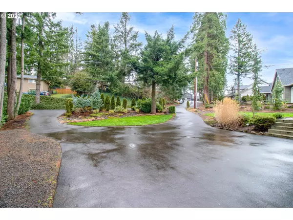 West Linn, OR 97068,933 MARYLHURST CIR