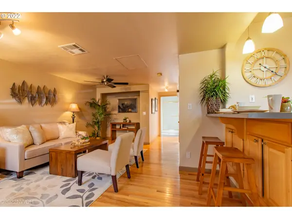 Springfield, OR 97477,3217 ORIOLE ST