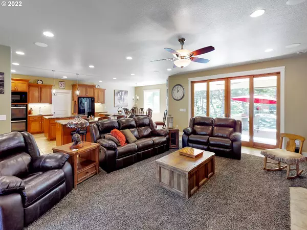 Roseburg, OR 97471,585 PEGASUS LN