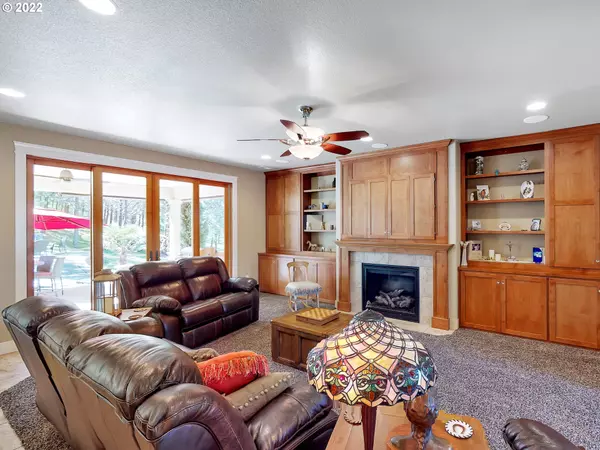 Roseburg, OR 97471,585 PEGASUS LN