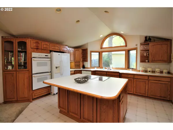 North Bend, OR 97459,3421 SCOTT CT