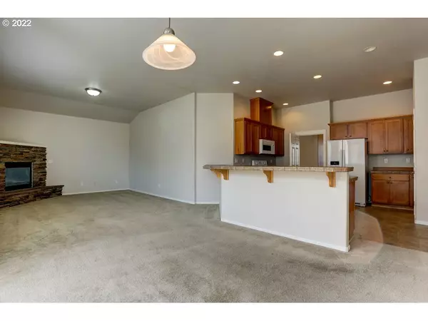 Redmond, OR 97756,552 NE APACHE CIR