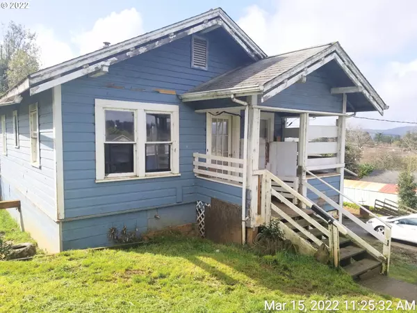 761 E 9TH ST, Coquille, OR 97423