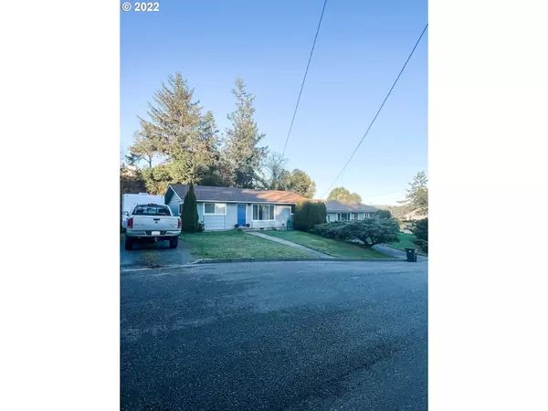 2190 OHIO AVE, North Bend, OR 97459