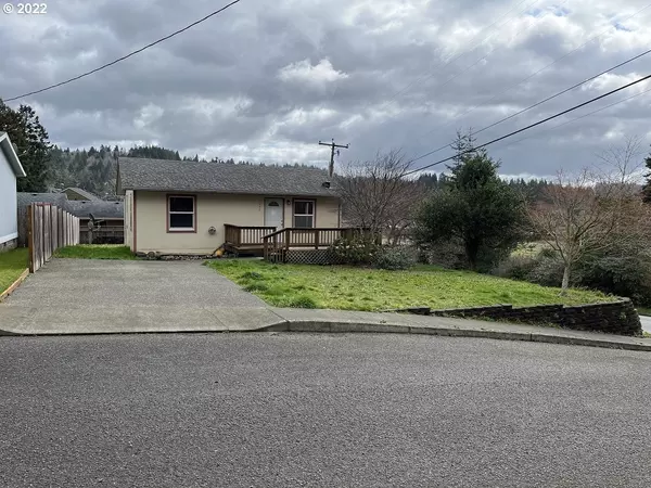 1390 PENNSYLVANIA AVE, Coos Bay, OR 97420