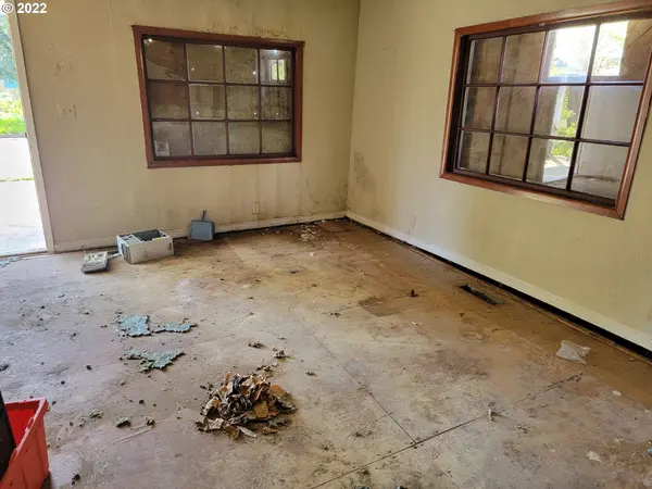 842 CHESTNUT AVE, Cottage Grove, OR 97424