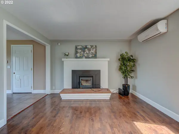 Eugene, OR 97404,851 ARMSTRONG AVE