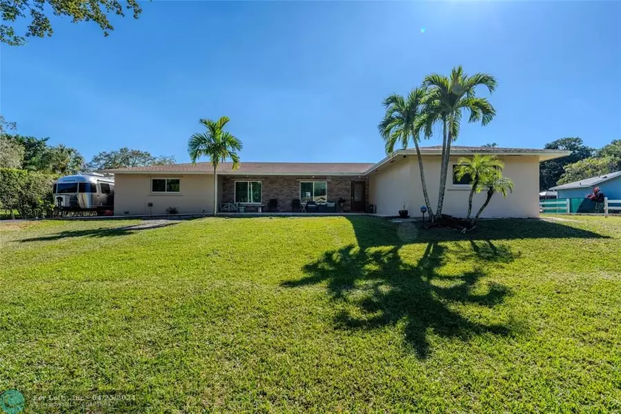 14260 SW 21st St, Davie, FL 33325