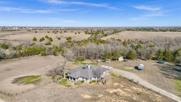 140 Hackberry Circle, Trenton, TX 75490